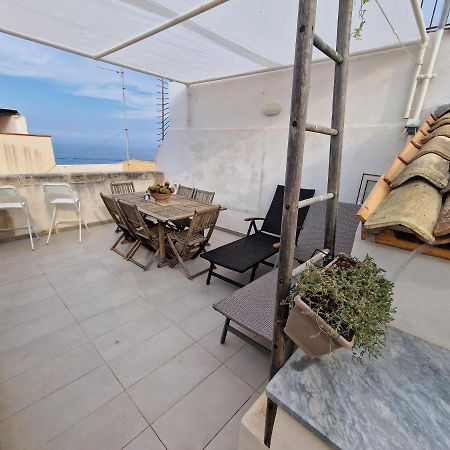 Sea-View Terrace & Bikes Moon Ortigia Holiday Home Сиракузы Экстерьер фото