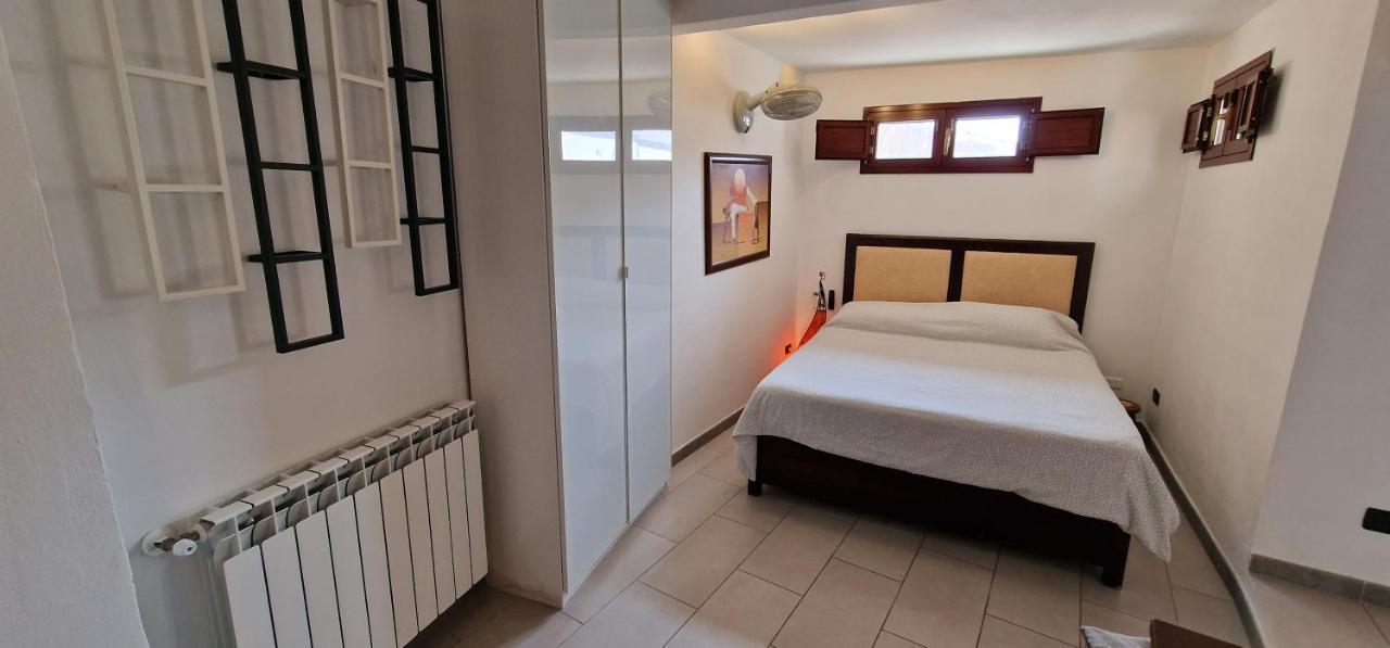 Sea-View Terrace & Bikes Moon Ortigia Holiday Home Сиракузы Экстерьер фото