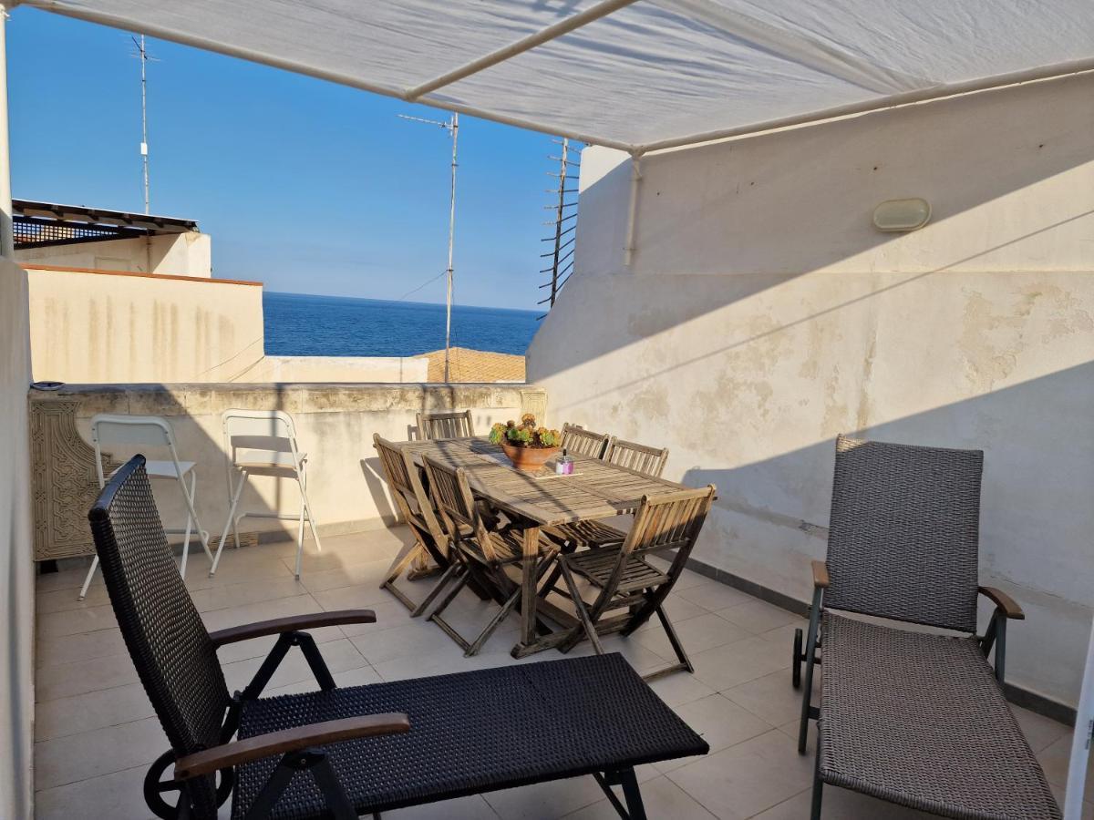 Sea-View Terrace & Bikes Moon Ortigia Holiday Home Сиракузы Экстерьер фото