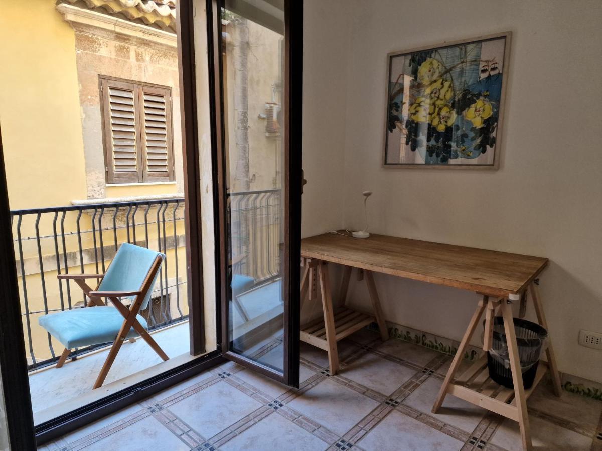 Sea-View Terrace & Bikes Moon Ortigia Holiday Home Сиракузы Экстерьер фото
